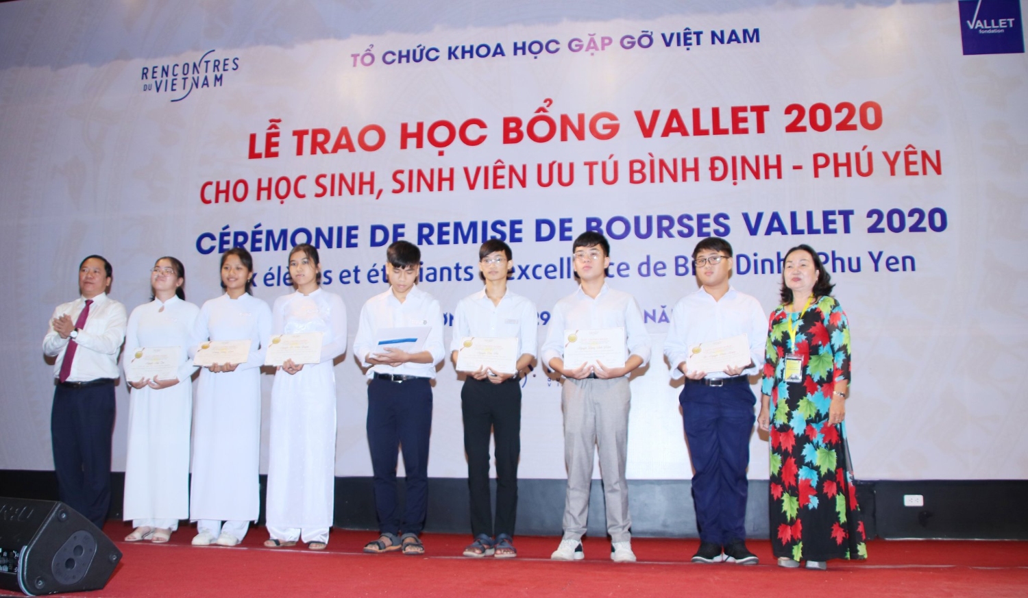 Trao học bổng Vallet 2020 cho học sinh, sinh viên ưu tú Bình Định - Phú Yên