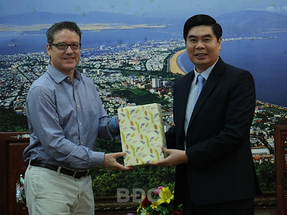 Phó Chủ tịch UBND tỉnh Lâm Hải Giang tiếp Đoàn công tác Tổ chức SNV